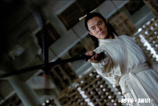 在电影《英雄》里面，怎么感觉陈道明比李连杰的气场还要强大你怎么看