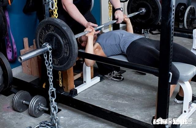 练胸肌进入了瓶颈期该怎么办