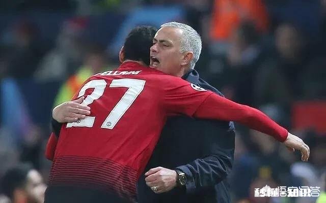 费莱尼进球后，穆里尼奥怒摔水瓶，他为什么要这么做