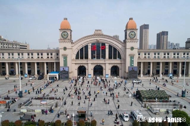 工厂不给员工量体温，该怎么处理