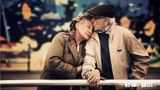 有人说“人，在微信朋友圈，最好不要炫耀、不要秀恩爱、不要倾泄负能量”对此你怎么看