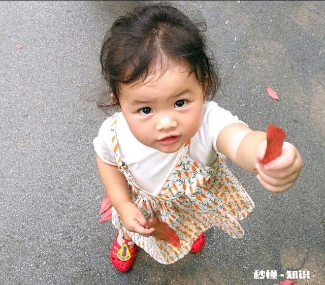 夫妻存款是应该自己存自己的，还是一起存在一个人名下