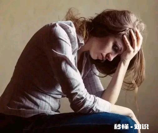 夫妻存款是应该自己存自己的，还是一起存在一个人名下