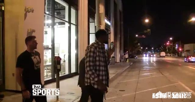 下一个威尔金斯诞生！KD打卡网红餐厅，双拐已不见，或能提前复出，你怎么看