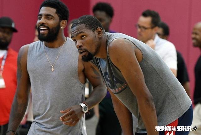 下一个威尔金斯诞生！KD打卡网红餐厅，双拐已不见，或能提前复出，你怎么看