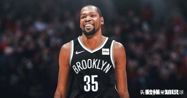 下一个威尔金斯诞生！KD打卡网红餐厅，双拐已不见，或能提前复出，你怎么看