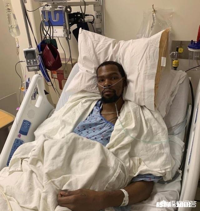 下一个威尔金斯诞生！KD打卡网红餐厅，双拐已不见，或能提前复出，你怎么看