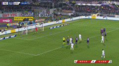 尤文生涯首张黄牌+首次被换下场，C罗是在宣泄无缘金球奖前三的不满吗