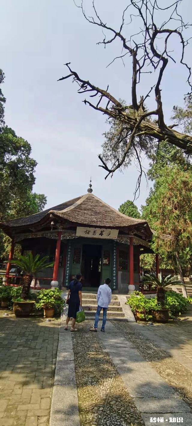 诸葛亮躬耕于南阳,到底是耕的地还是耕的什么