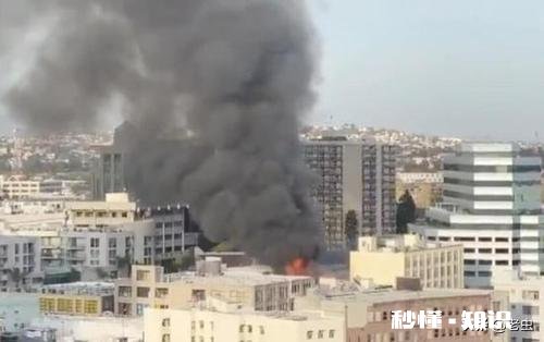 美国洛杉矶多栋建筑物起火爆炸，多名消防员受伤，怎么回事