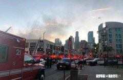 美国洛杉矶多栋建筑物起火爆炸，多名消防员受伤，怎么回事