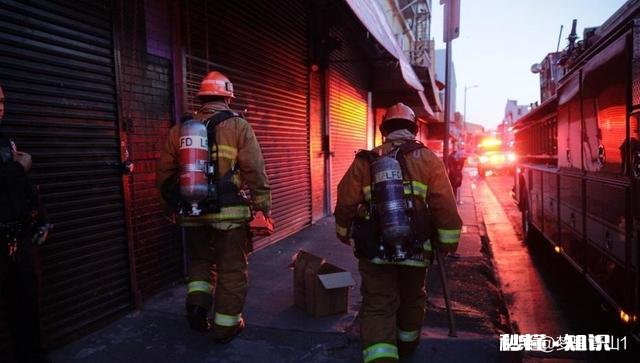 美国洛杉矶多栋建筑物起火爆炸，多名消防员受伤，怎么回事