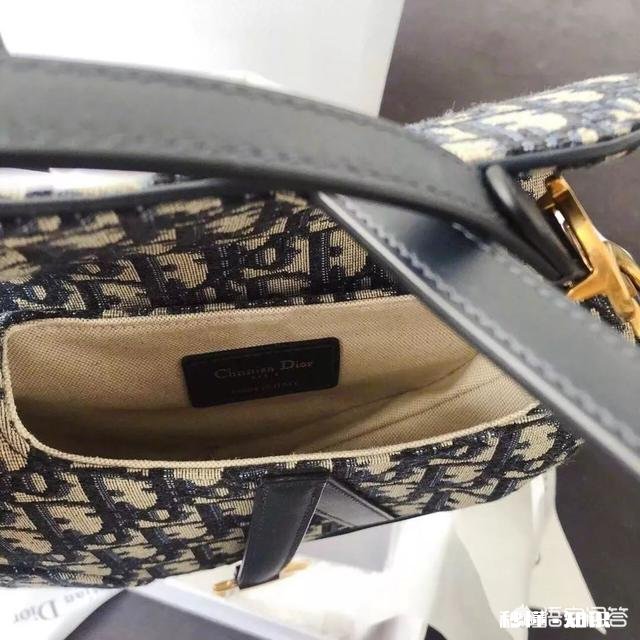 职场女性上班都背什么包