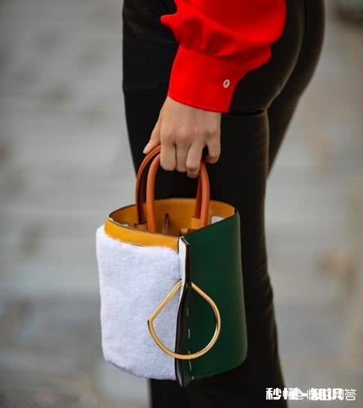 职场女性上班都背什么包