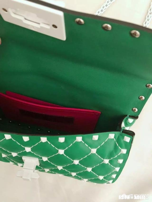 职场女性上班都背什么包