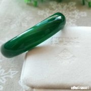 儿子帮老母亲擦药酒，需要避嫌吗