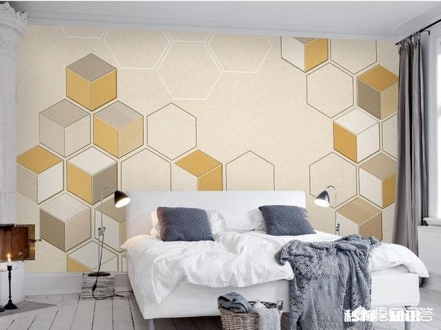 住在南方城市，请问电视墙背景是用墙纸好还是墙布好看到网上很多人说墙布容易发霉长虫，是这样吗