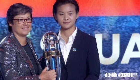 王霜放弃陪同父亲游览马斯喀特，选择闷在房间背英文获奖感言，你如何看待这件事