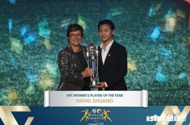 王霜放弃陪同父亲游览马斯喀特，选择闷在房间背英文获奖感言，你如何看待这件事