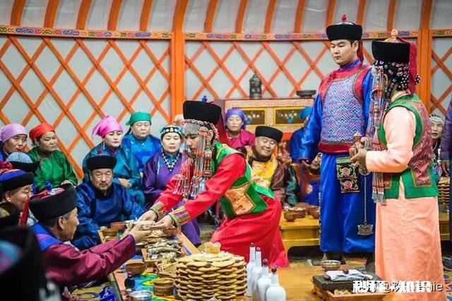 能不能谈一谈自己家乡那里关于结婚的一些习俗和故事