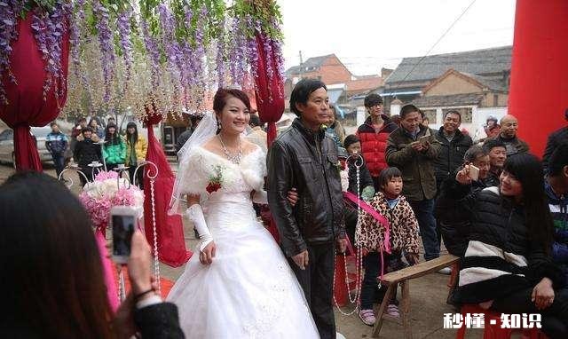 能不能谈一谈自己家乡那里关于结婚的一些习俗和故事