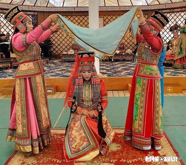 能不能谈一谈自己家乡那里关于结婚的一些习俗和故事