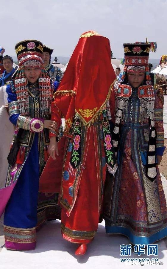 能不能谈一谈自己家乡那里关于结婚的一些习俗和故事