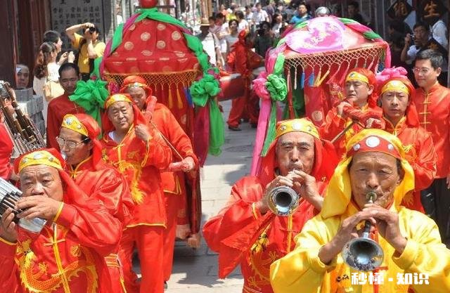 能不能谈一谈自己家乡那里关于结婚的一些习俗和故事