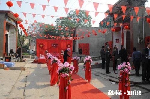 能不能谈一谈自己家乡那里关于结婚的一些习俗和故事