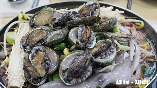 为什么总有人把全职妈妈当做围着锅台转的家庭妇女