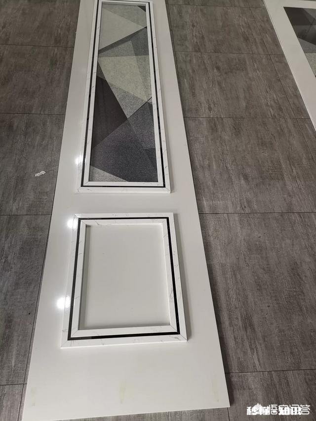 家里的背景墙要装修,UV板和瓷砖哪个好