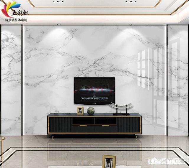 家里的背景墙要装修,UV板和瓷砖哪个好