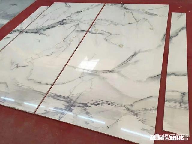 家里的背景墙要装修,UV板和瓷砖哪个好