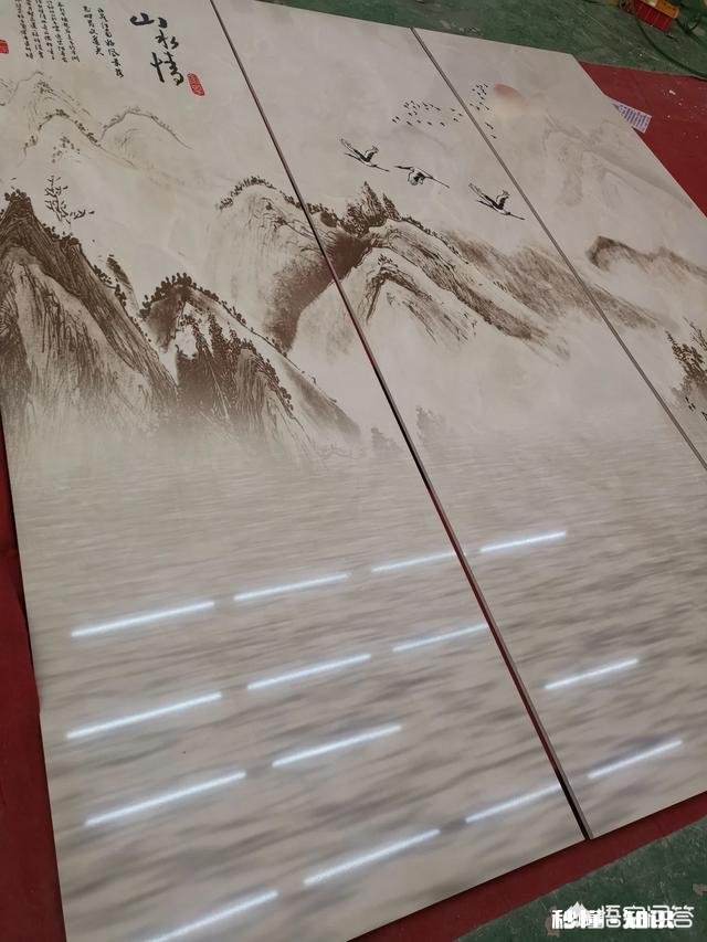 家里的背景墙要装修,UV板和瓷砖哪个好