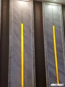 家里的背景墙要装修，UV板和瓷砖哪个好