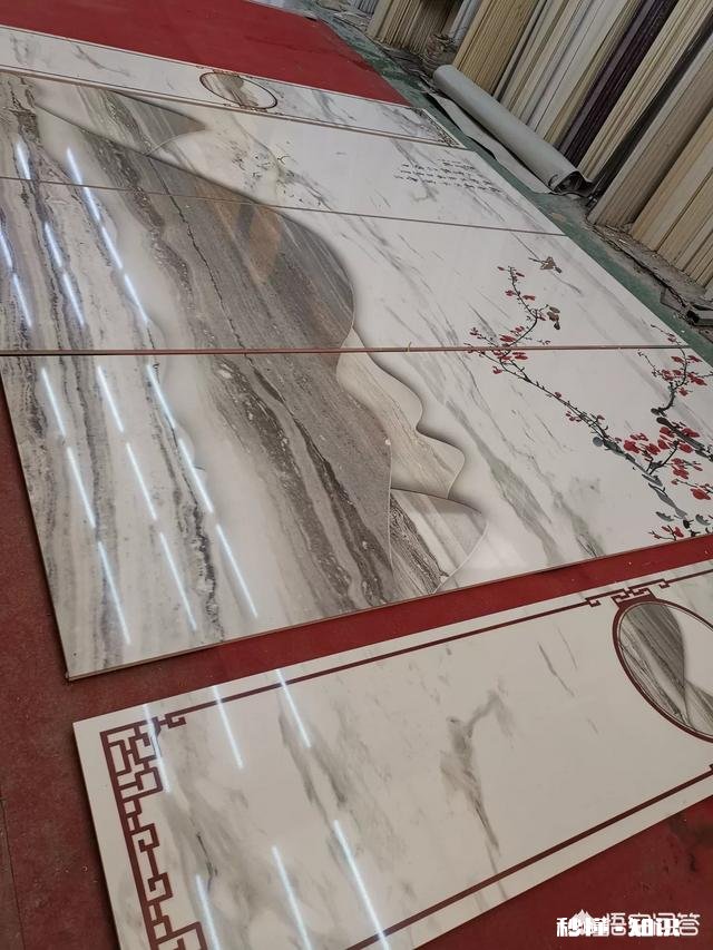 家里的背景墙要装修,UV板和瓷砖哪个好