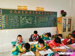 小学英语老师长期请病假，马上要期末考试了却发现该名老师长期活跃在微商中，该怎么办