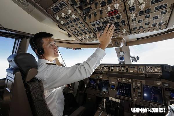 作为一名普通211本科毕业生去当民航飞行员怎么样