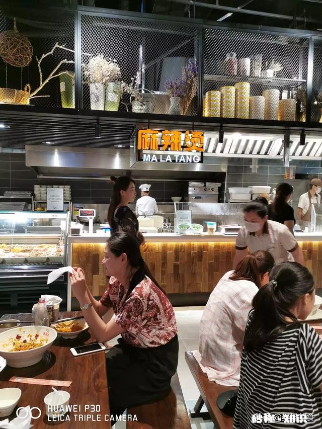 三线城市，大型超市盘一个章鱼小丸子的摊位多少钱一个月合适