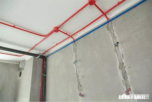 装修时,可不可以在已做好的地暖填充层上开槽走电线管呢需要注意哪些问题