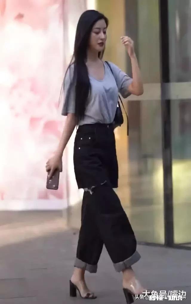 怎样防止女孩穿短裙走光