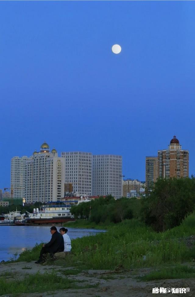 准备到了60岁走遍祖国的大好河山，能否发一张你所在城市的美景让我提前实现愿望