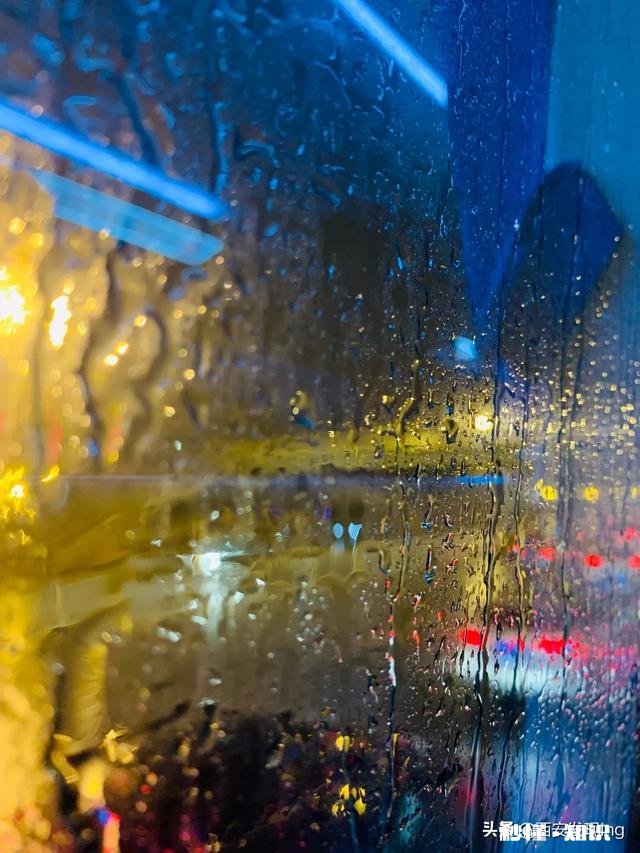 下雨天，一个人呆着，大家会胡思乱想嘛