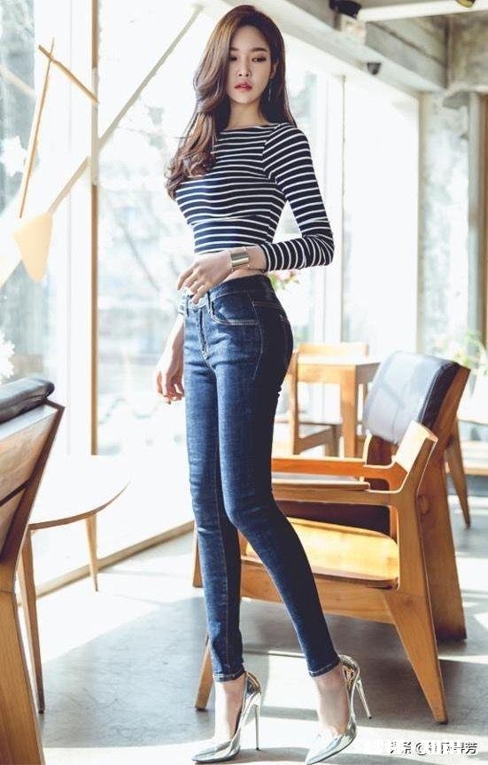 牛仔裤怎么搭配更时髦