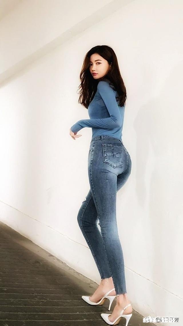 牛仔裤怎么搭配更时髦