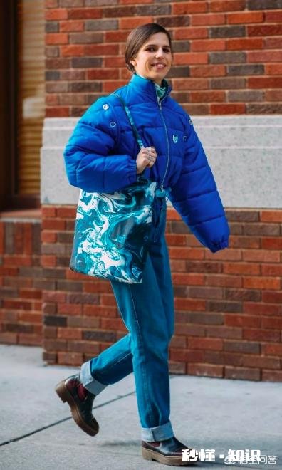 牛仔裤怎么搭配更时髦