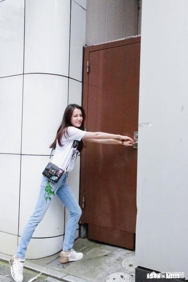 牛仔裤怎么搭配更时髦