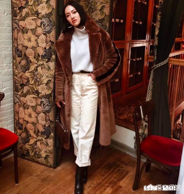 牛仔裤怎么搭配更时髦