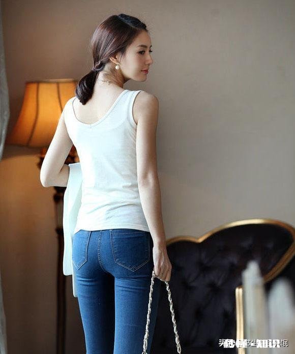 牛仔裤怎么搭配更时髦