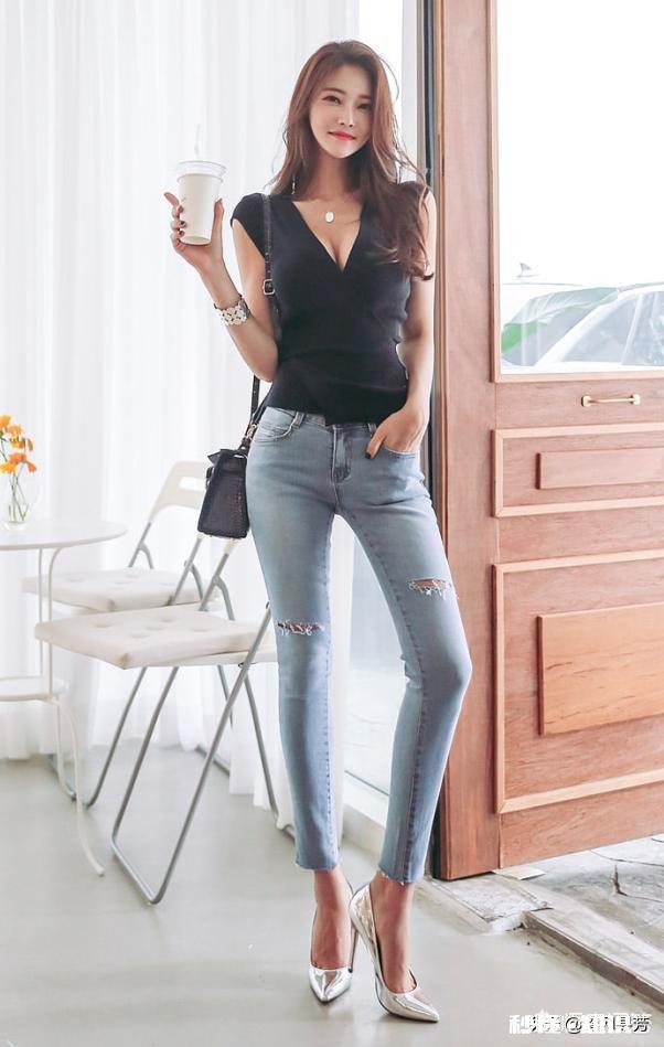 牛仔裤怎么搭配更时髦